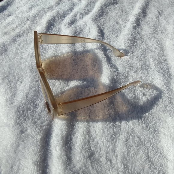 Bundle Jessica Simpson sunglass and 2 gift pairs main image 8